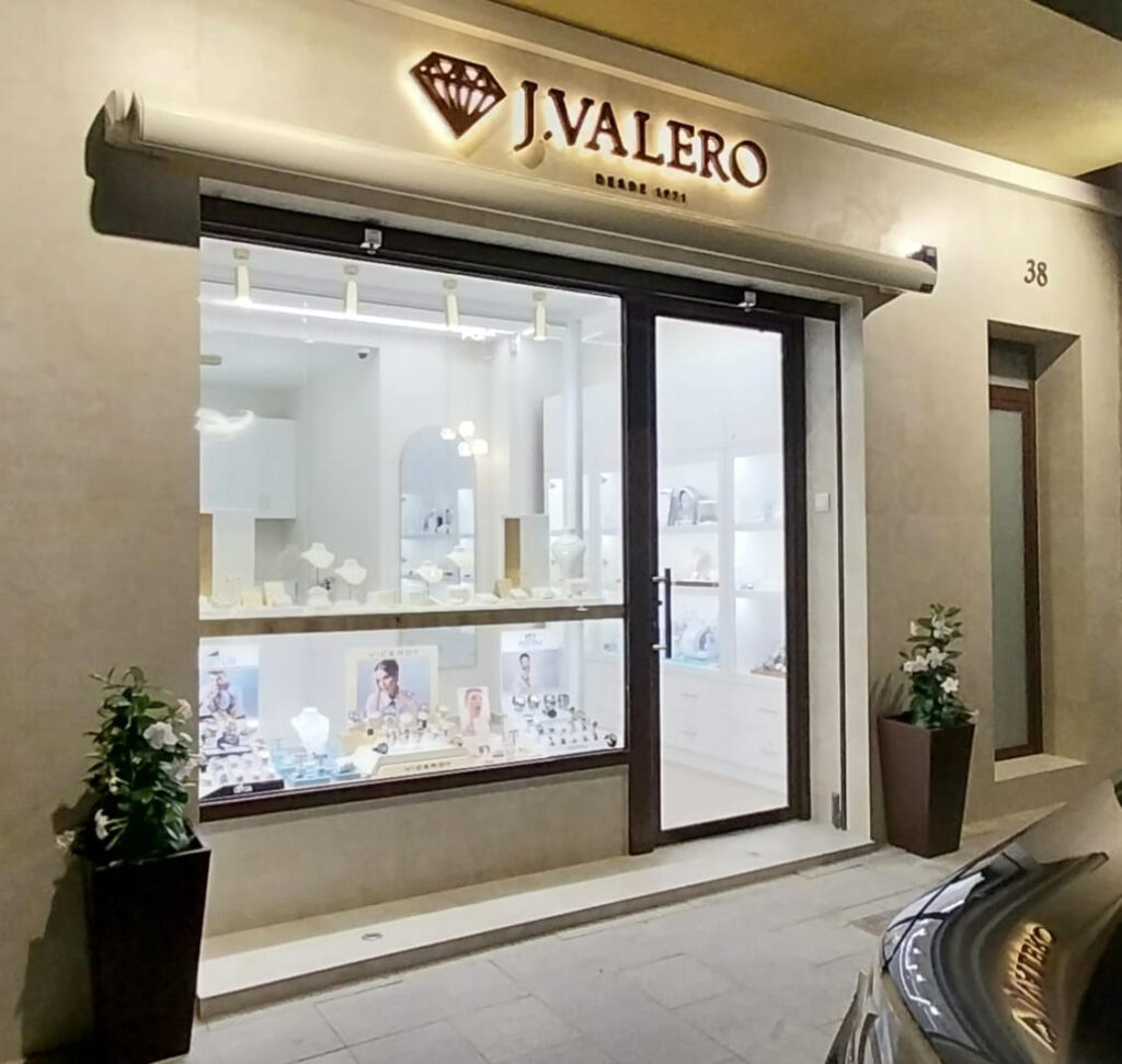Fachada de Joyería J. Valero en Guardamar del Segura