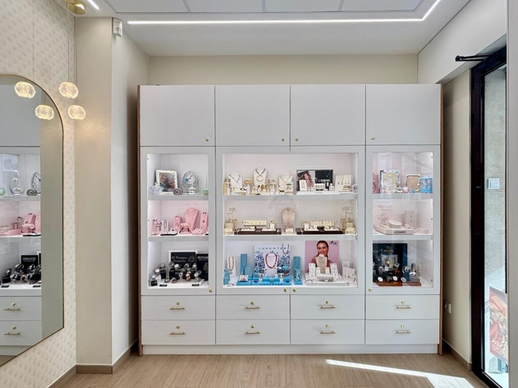 Vitrina de Joyería J. Valero en Guardamar del Segura